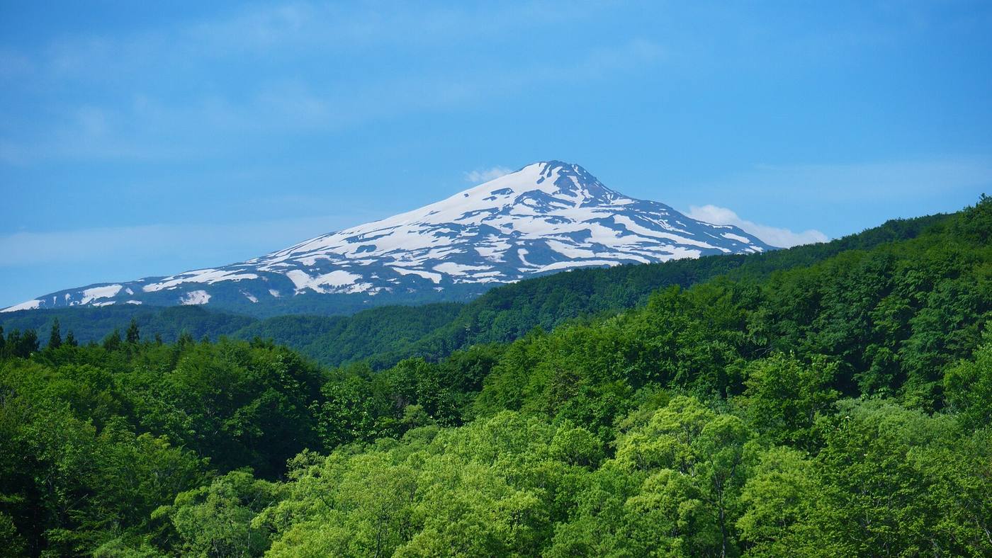 フォレスタ鳥海から見た鳥海山