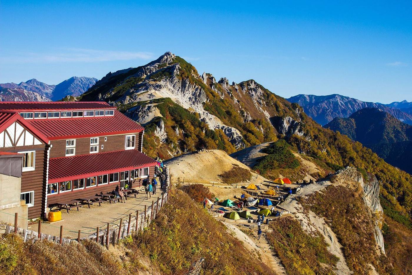 燕山荘と燕岳
