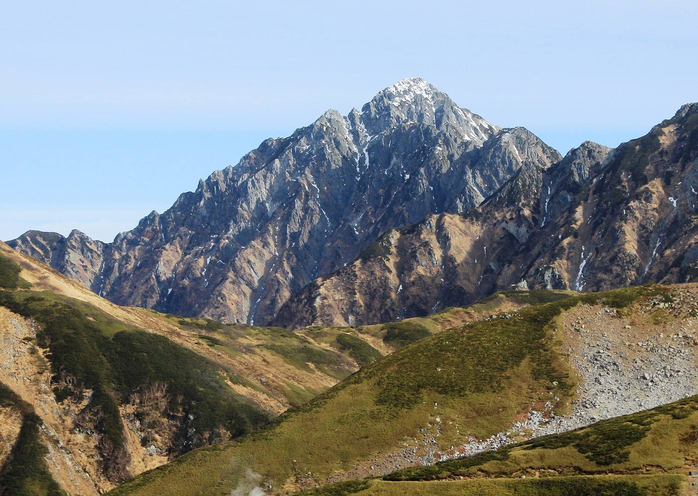 立山高原バスから見た剱岳